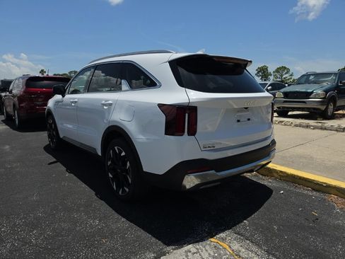 Certified 2024 Kia Sorento EX w/ Panoramic Sunroof Package FWD image 12
