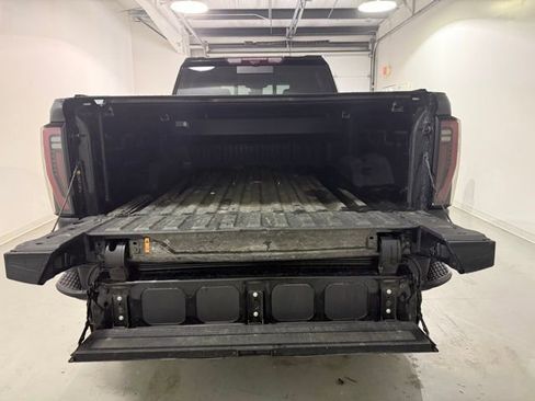 Used 2024 GMC Sierra 2500 AT4 w/ AT4 Premium Plus Package image 7