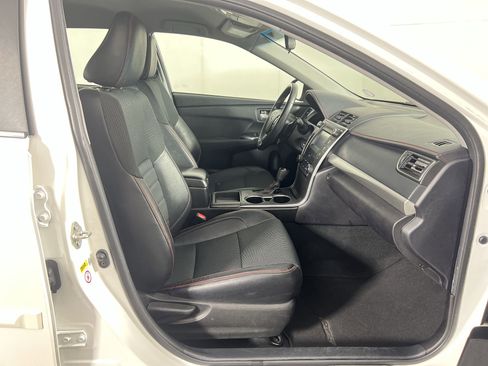 Used 2016 Toyota Camry SE FWD image 32