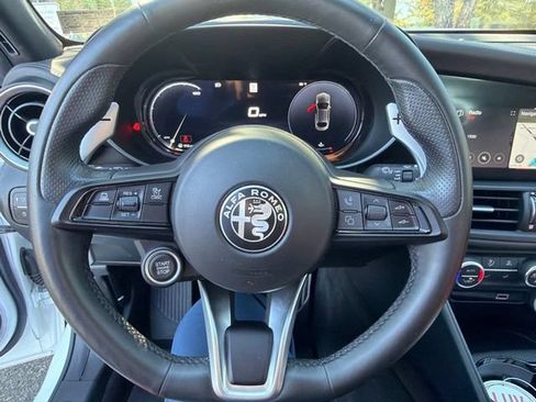 Used 2024 Alfa Romeo Giulia Veloce AWD/4WD image 21