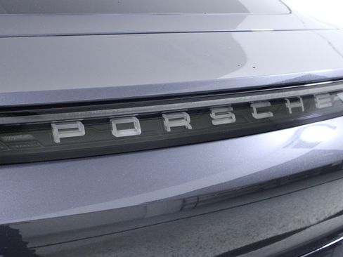 Used 2021 Porsche Taycan 4S image 9