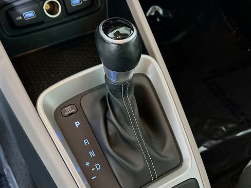 Used 2022 Hyundai Venue SEL image 20