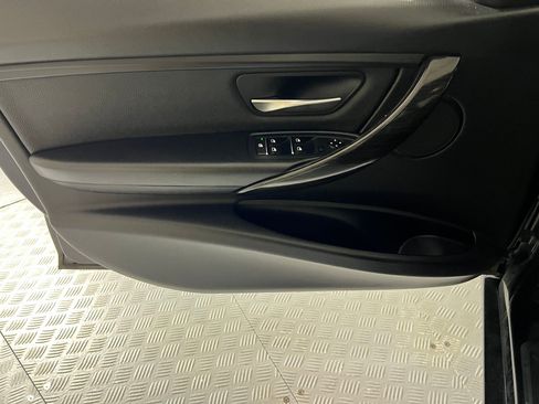 Used 2018 BMW 320i xDrive Sedan image 12