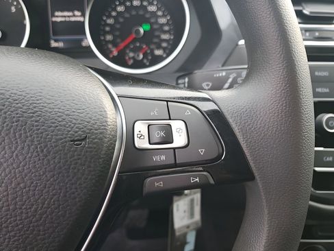 Used 2019 Volkswagen Tiguan S image 34