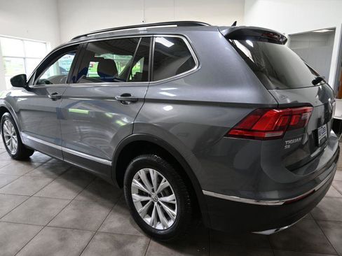Used 2018 Volkswagen Tiguan SE w/ Panoramic Sunroof Package AWD/4WD image 3