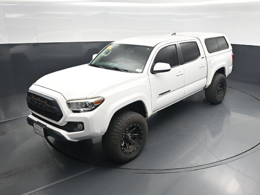 Used 2017 Toyota Tacoma SR5 w/ Tow Package AWD/4WD image 32
