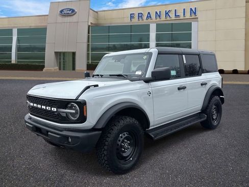 New 2026 Ford Bronco Outer Banks w/ Black Appearance Package image 3