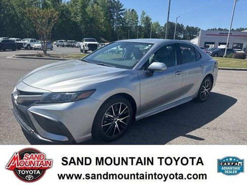 Used 2024 Toyota Camry SE w/ Convenience Package image 6