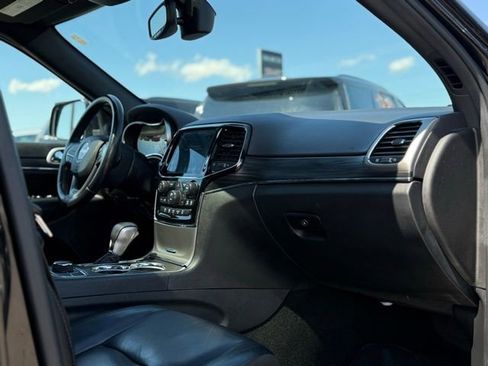 Used 2019 Jeep Grand Cherokee Limited AWD/4WD image 17