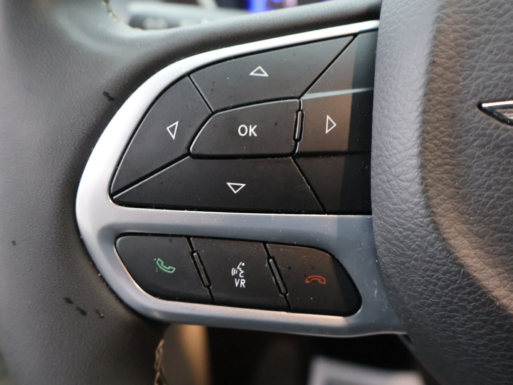 Used 2023 Chrysler Pacifica Limited FWD image 26
