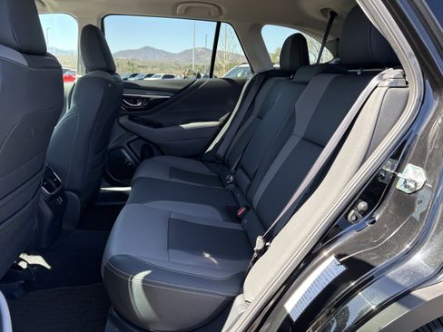 Used 2025 Subaru Outback Onyx Edition image 32