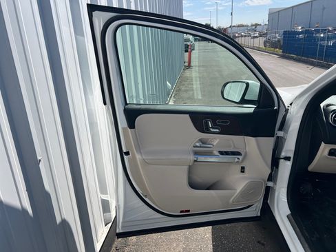 Used 2026 Mercedes-Benz GLB 250 image 13