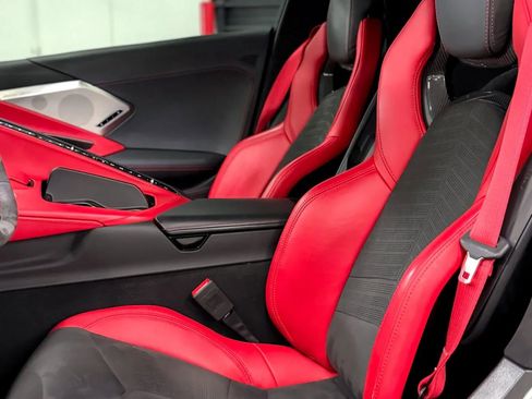 Used 2022 Chevrolet Corvette Stingray Premium Cpe w/ Z51 Performance Package RWD image 17