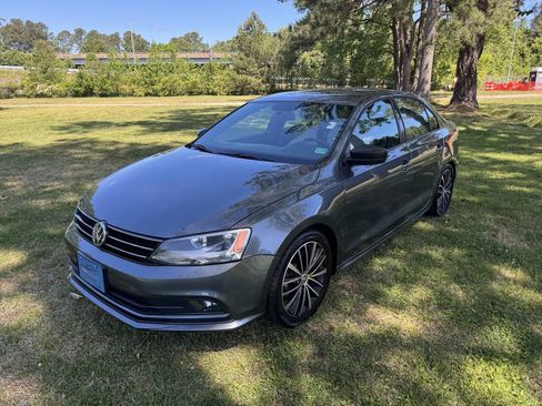 Used 2016 Volkswagen Jetta Sport FWD image 4