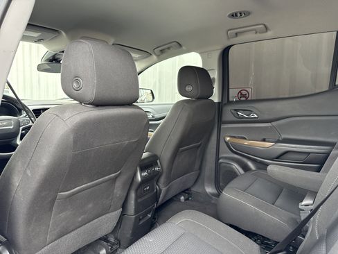 Used 2023 GMC Acadia SLE image 14