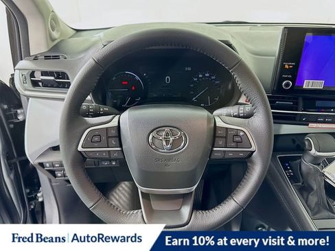 New 2026 Toyota Sienna XLE image 15