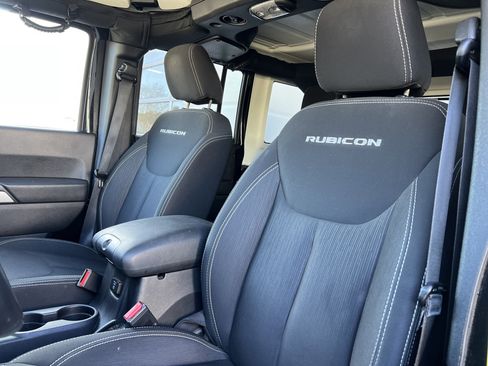 Used 2016 Jeep Wrangler Unlimited Rubicon w/ Connectivity Group AWD/4WD image 3
