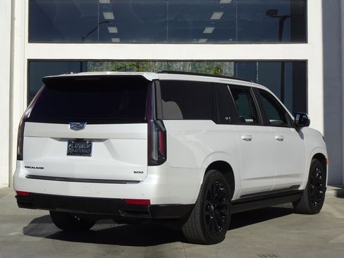 Used 2023 Cadillac Escalade ESV Sport Platinum w/ LPO, ONYX Package image 7