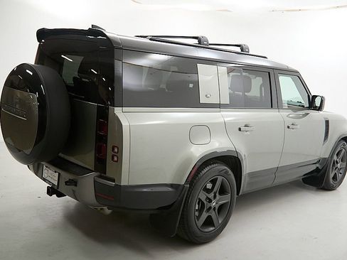 Used 2024 Land Rover Defender 130 X-Dynamic SE image 13