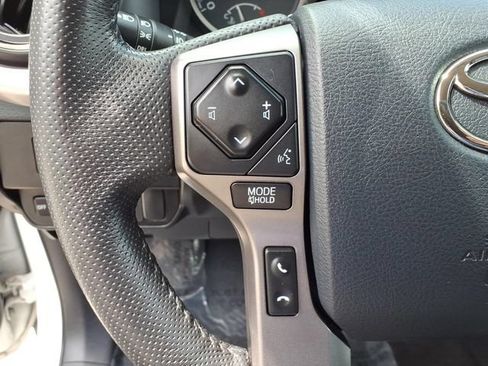Used 2020 Toyota Tacoma SR5 AWD/4WD image 25