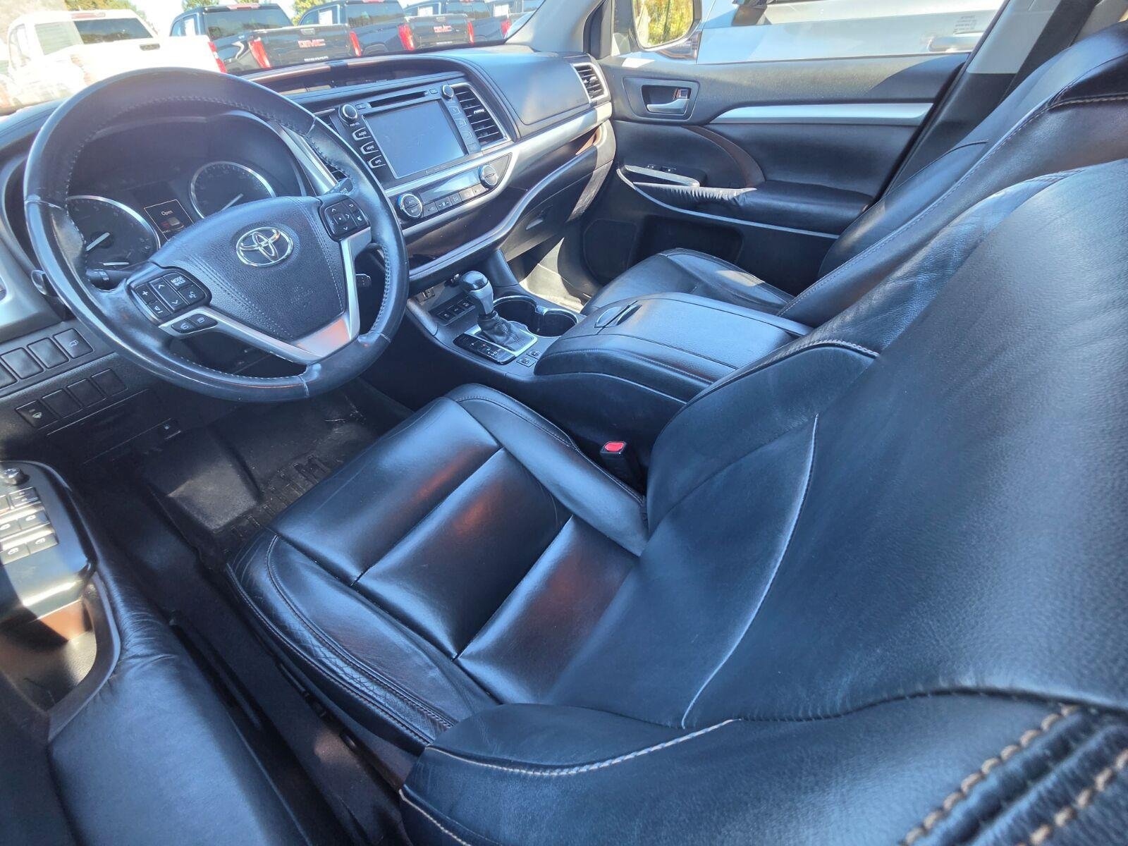 Used 2016 Toyota Highlander XLE AWD/4WD image 8