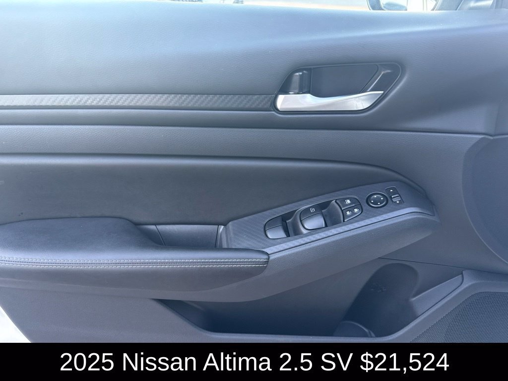 Used 2025 Nissan Altima 2.5 SV FWD image 11