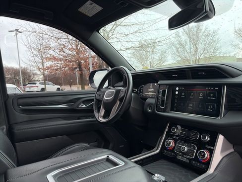Used 2022 GMC Yukon XL Denali image 31