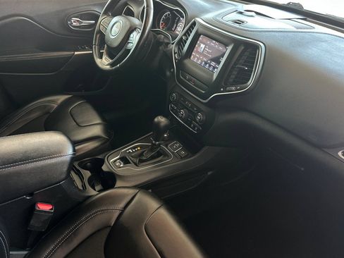 Used 2020 Jeep Cherokee Latitude Plus w/ Comfort/Convenience Group AWD/4WD image 15