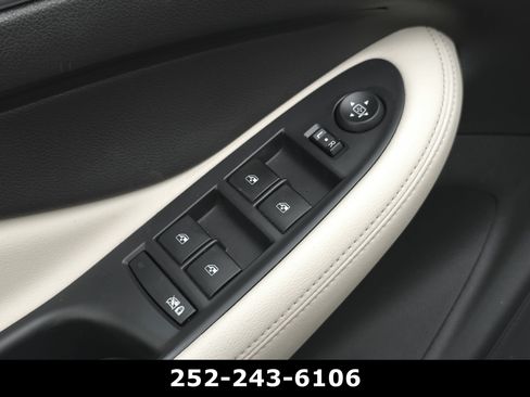 Used 2020 Buick Envision Essence FWD image 25