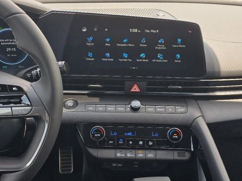 New 2025 Hyundai Elantra SEL image 15