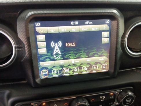 Used 2019 Jeep Wrangler Unlimited Sahara w/ Quick Order Package 24M Moab AWD/4WD image 24