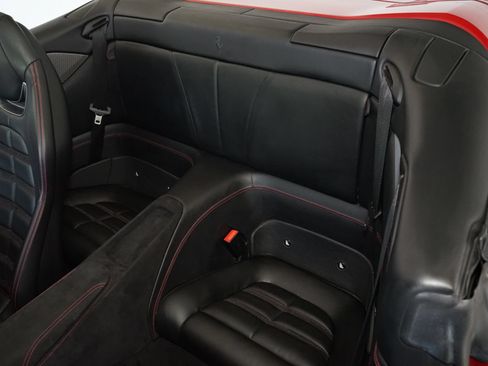 Used 2019 Ferrari Portofino RWD image 17