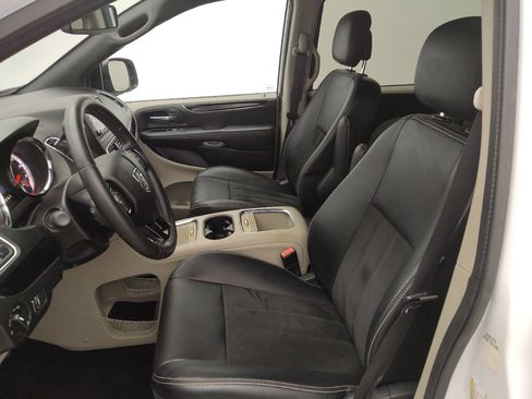 Used 2019 Dodge Grand Caravan SXT FWD image 17