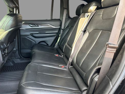 Used 2024 Jeep Grand Cherokee Limited RWD image 34