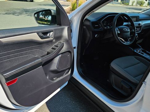Used 2022 Ford Escape S image 12