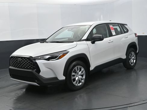 Used 2025 Toyota Corolla Cross L FWD image 1