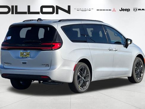 New 2026 Chrysler Pacifica Limited w/ S Appearance Package AWD/4WD image 3