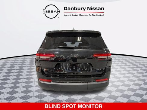 Used 2023 Jeep Grand Cherokee L Laredo AWD/4WD image 4