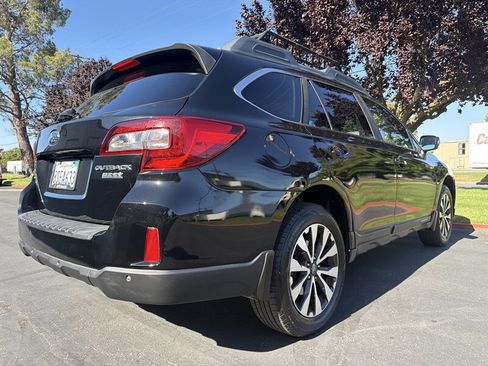 Used 2017 Subaru Outback 2.5i Limited AWD/4WD image 11