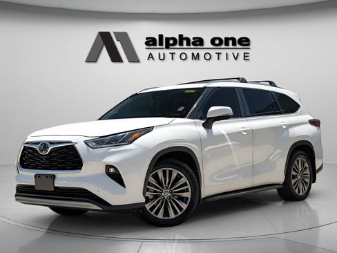 Used 2020 Toyota Highlander Platinum AWD/4WD image 1
