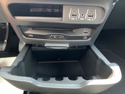 New 2025 Chrysler Pacifica Select w/ Uconnect Theater Family Group image 29