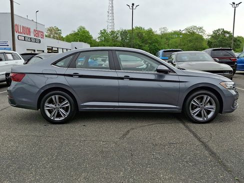 Used 2024 Volkswagen Jetta SE FWD image 2