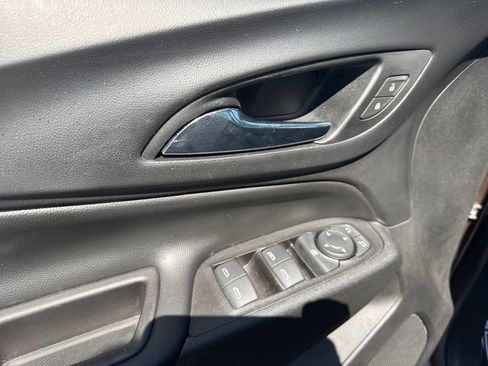 Used 2020 Chevrolet Equinox LT image 14
