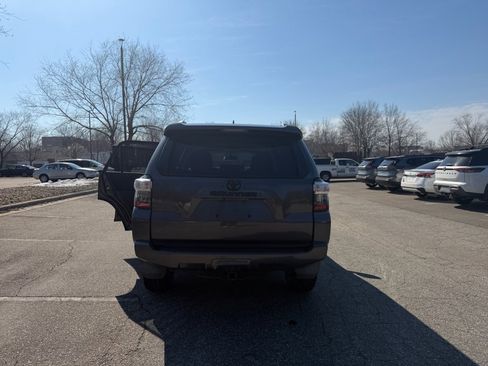 Used 2018 Toyota 4Runner SR5 image 18