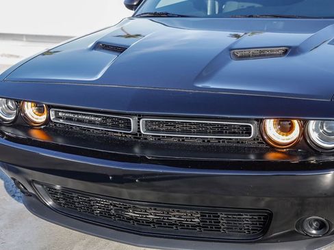 Used 2018 Dodge Challenger SXT image 6