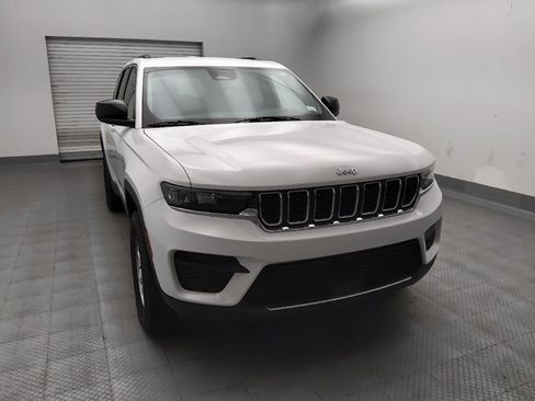 Used 2023 Jeep Grand Cherokee Laredo AWD/4WD image 14