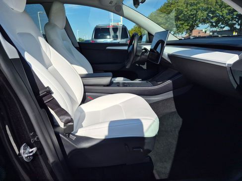 Used 2025 Tesla Model Y Long Range AWD/4WD image 30