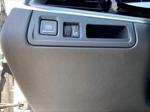 Used 2025 Cadillac XT5 Luxury w/ LPO, Floor Liner Package FWD image 33