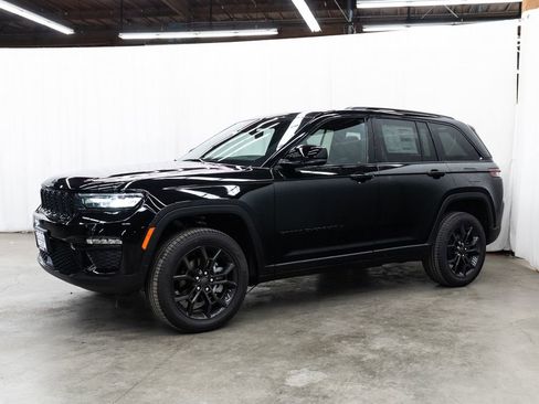 New 2025 Jeep Grand Cherokee Limited w/ Trailer Tow Package image 3