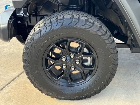 Used 2024 Jeep Wrangler Unlimited AWD/4WD image 11